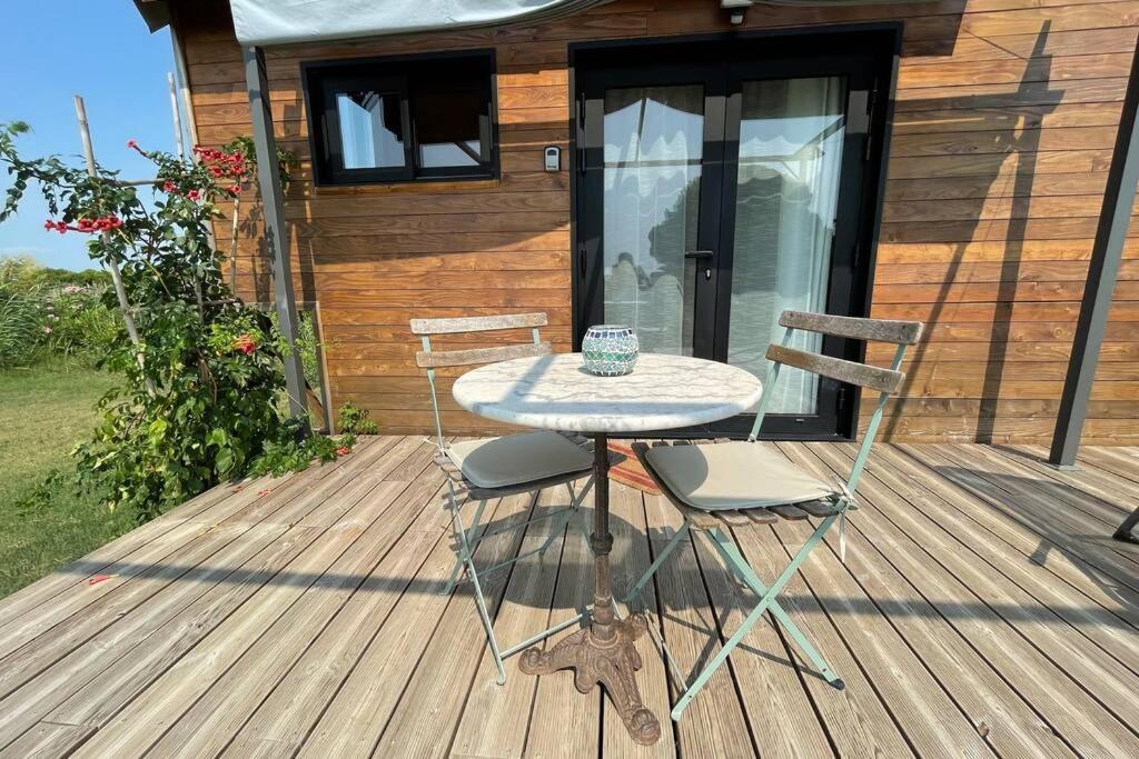 Myinsolite - Tiny-House, Jacuzzi, Brasero, Piscine Aigues-Mortes Exterior photo
